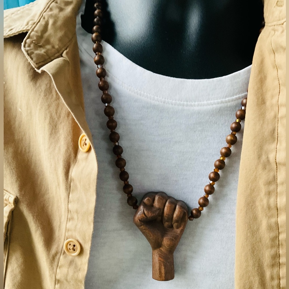 Men's Awesome Brown Wood Fist Necklace✊🏽